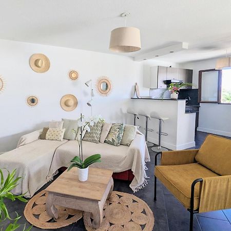 Cap Saint Gilles - T3 Vue Sur Le Port Apartment Exterior photo